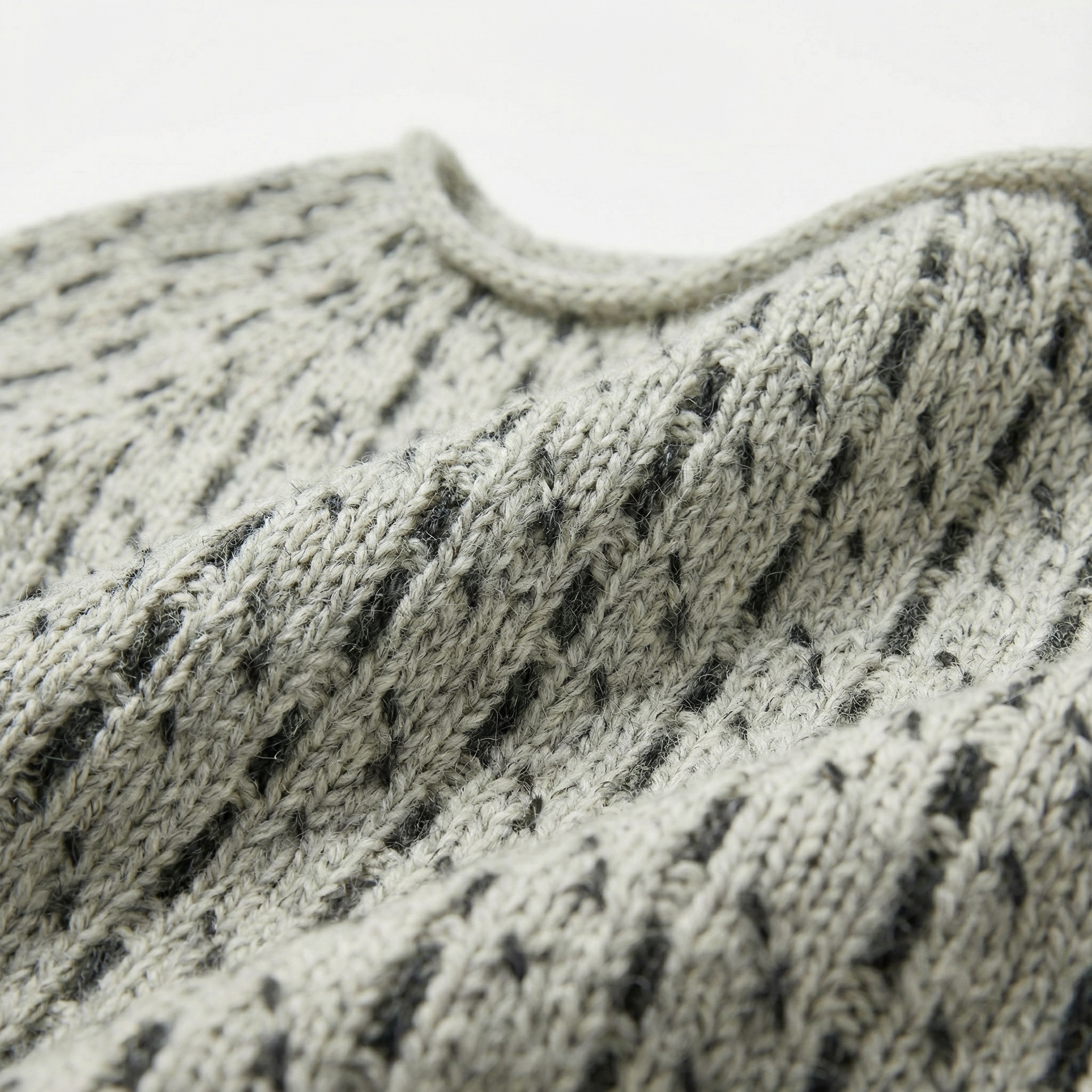 Women’s Long-Sleeve Sweater – Crew Neck