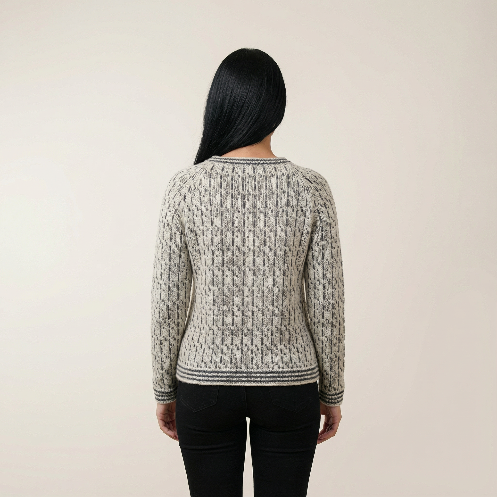 Women’s Long-Sleeve Sweater – Crew Neck